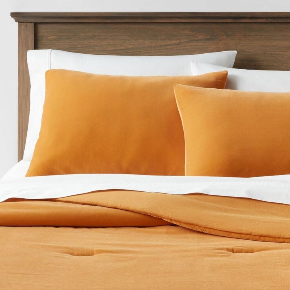 Threshold - Full/Queen Lustrous Velvet Comforter & Sham Set Da Gold